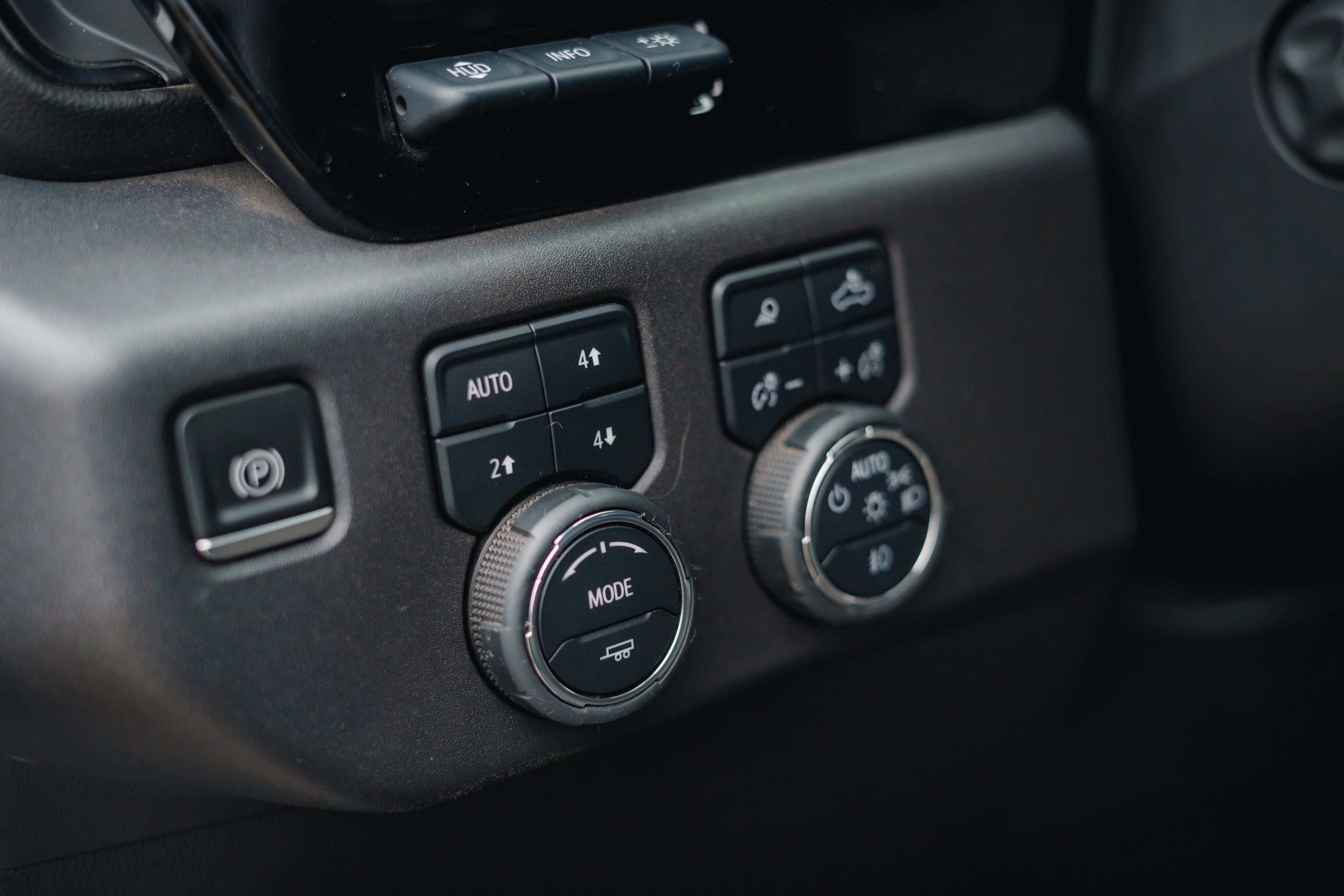223 | Chevrolet Silverado ZR2