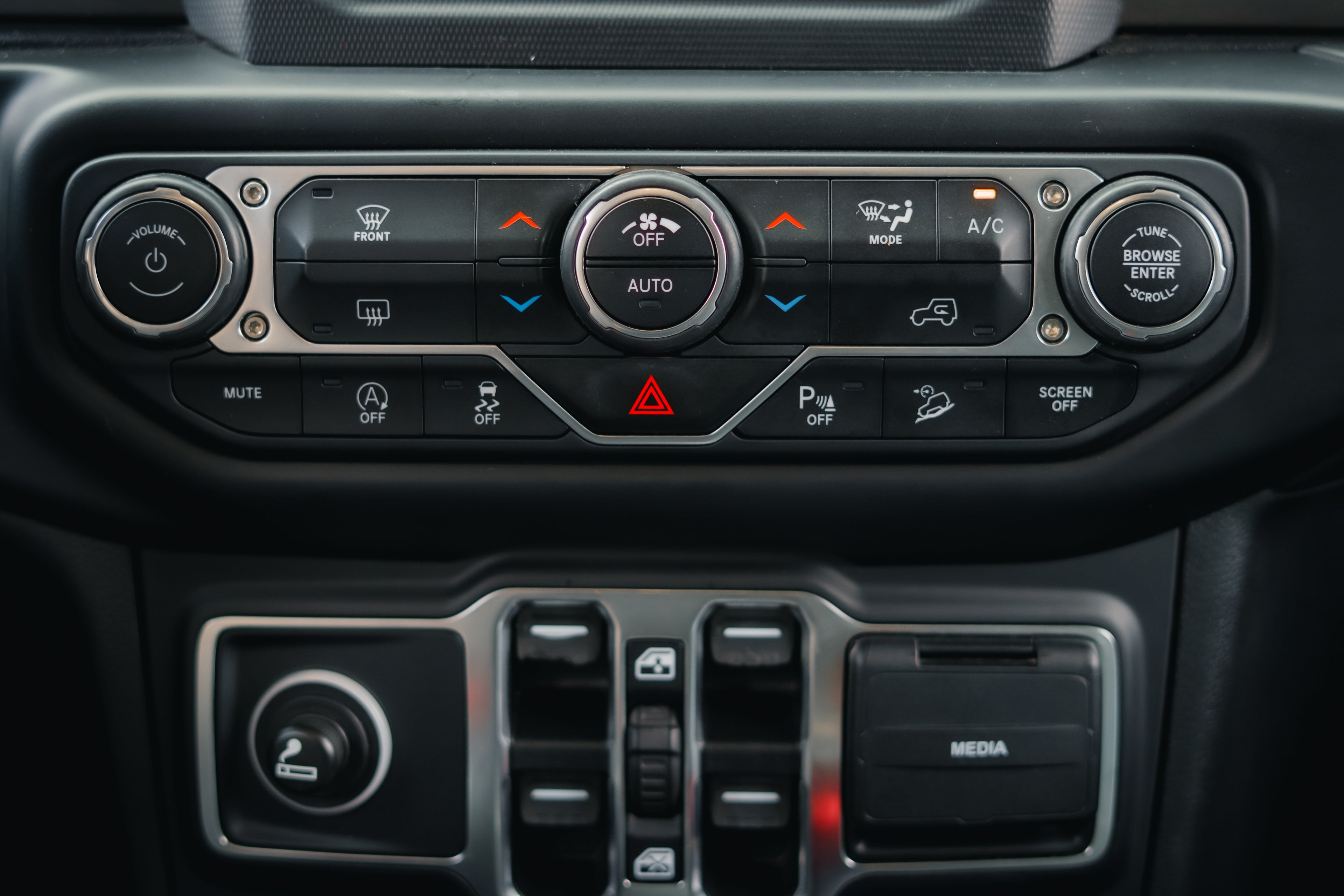 2021 | Jeep Wrangler Sahara LTD 4x4